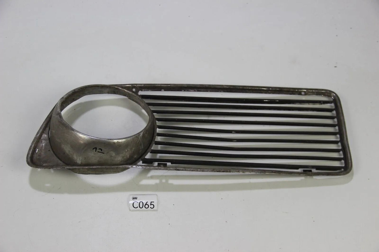 BMW E10 1502 1602 1802 2002  Ziergitter vorne Chrom Schwarz Rechts Zierleiste