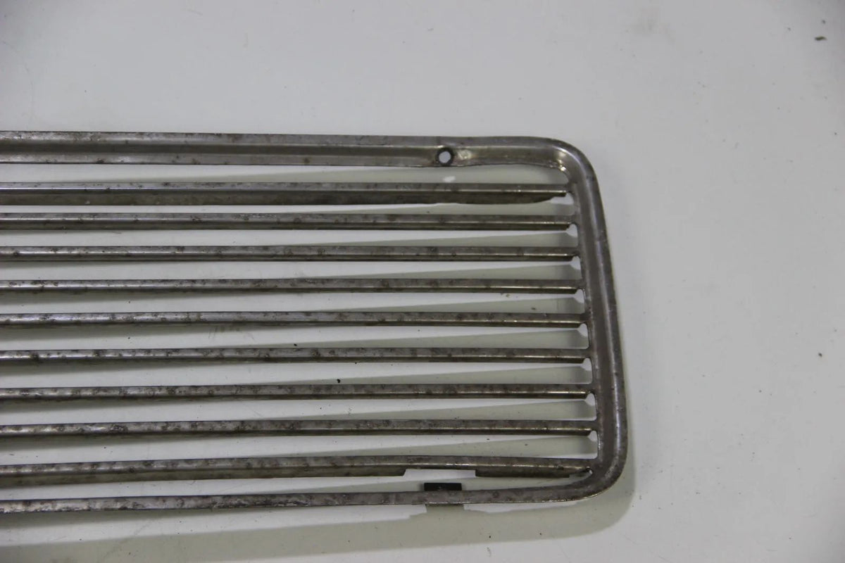 BMW E10 1502 1602 1802 2002  Ziergitter vorne Chrom Rechts Zierleiste OEM