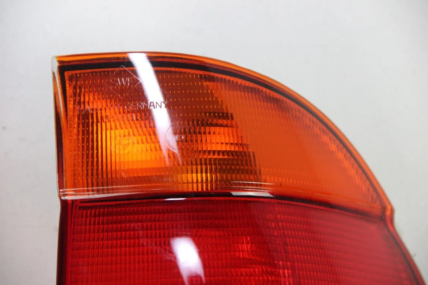 NEU Original BMW E39 Rücklicht Heckleuchte Seitenwand rechts 63218371328 5er OEM