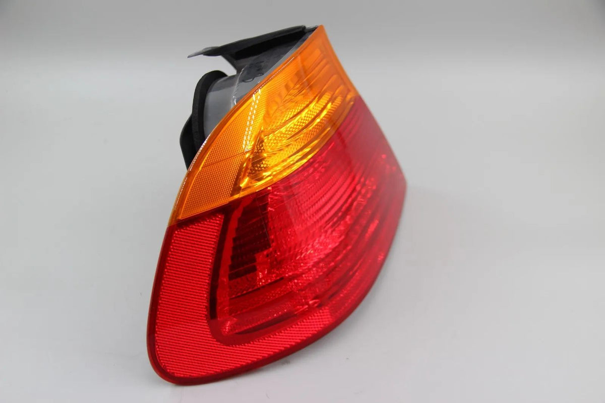 Original BMW E46 Coupe Heckleuchte Seitenwand links 63218364725
