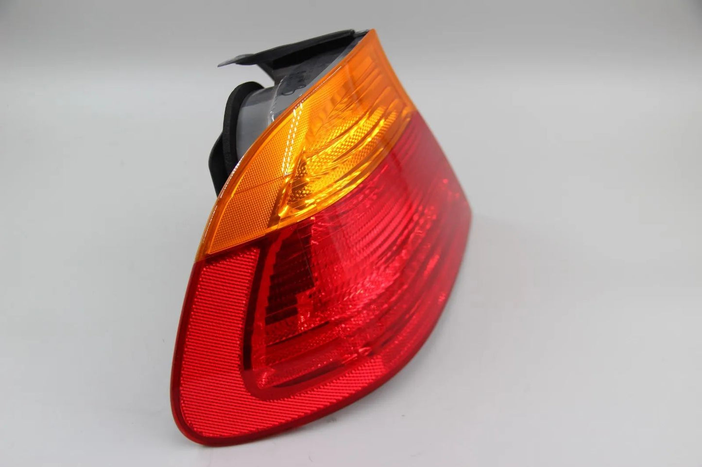 Original BMW E46 Coupe Heckleuchte Seitenwand links 63218364725