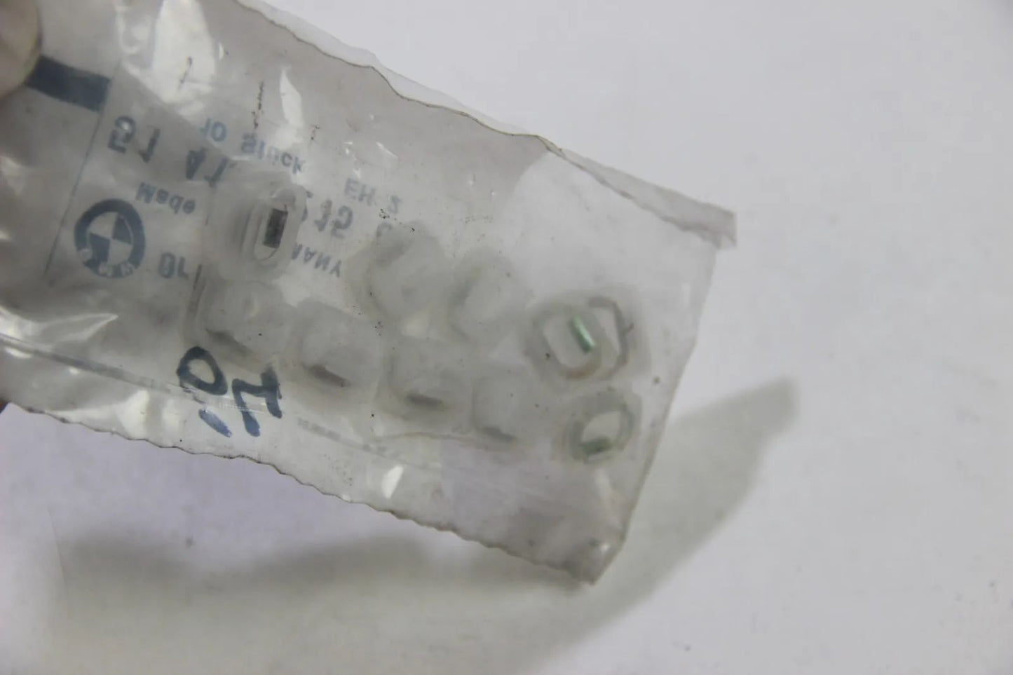 NEU Original BMW E90 E91 E93 Beil Scheibe Einsteckbefestiger 51418215806