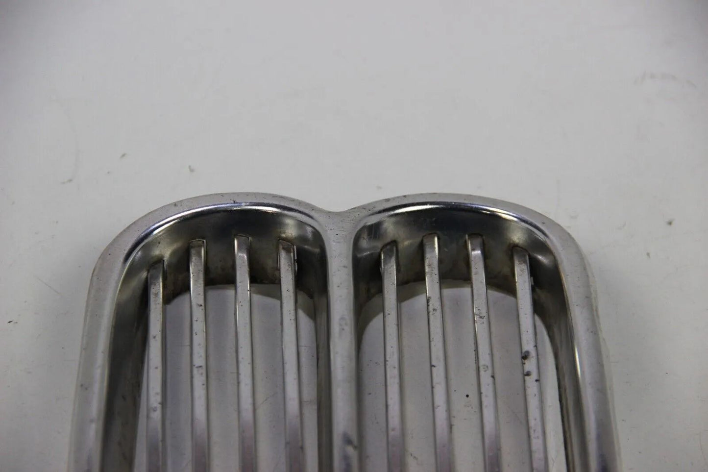 BMW E10 1502 1602 1802 2002 ti tii M10 Niere Chrom Ziergitter Mitte 51131801577