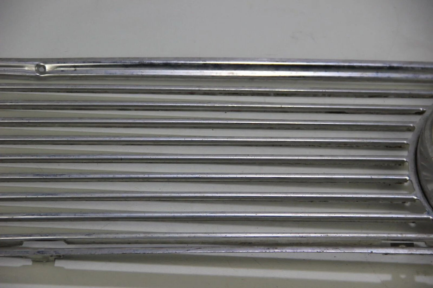 BMW E10 1502 1602 1802 2002  Ziergitter vorne Chrom Links Zierleiste OEM