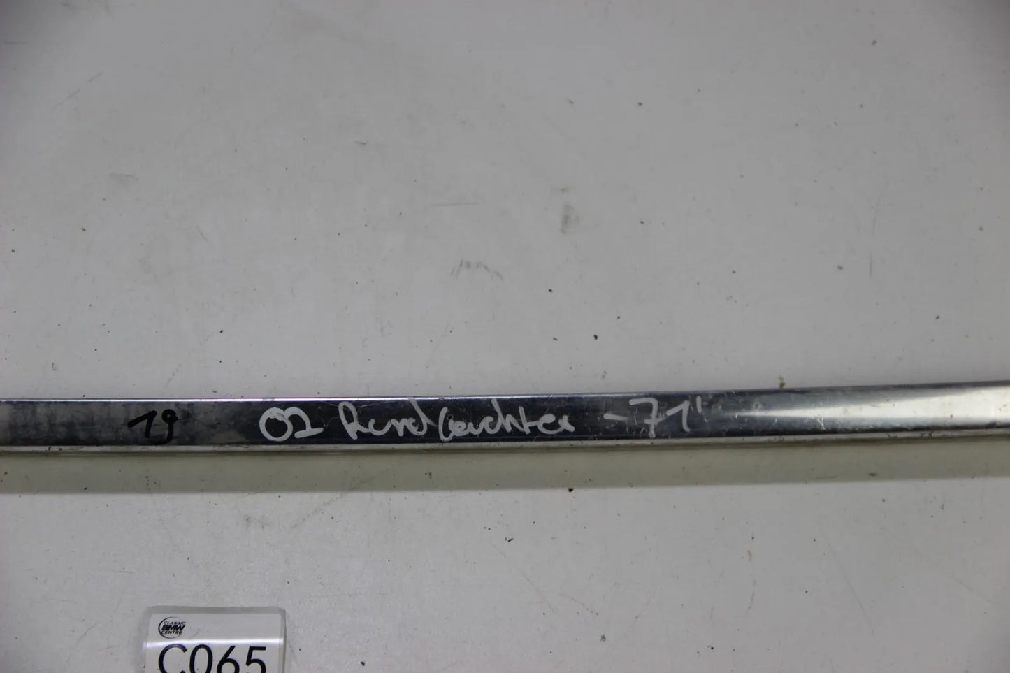 BMW E10 1502-1802 2002  bis 71' Chrom Leiste Abschlussblech hinten Rundleuchter