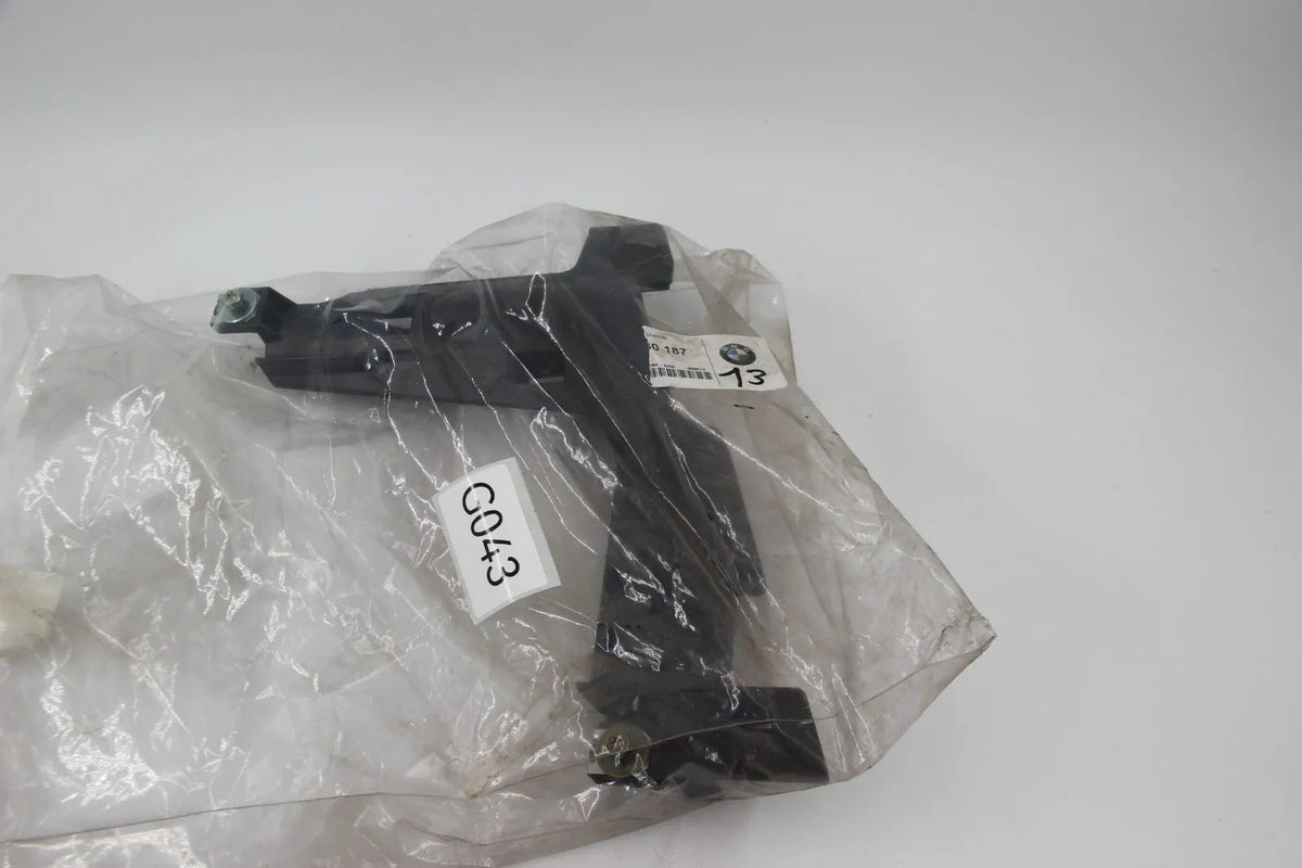 BMW E46 316i-330i 318d-330d M3 M3 CSL Halter Scheinwerfer links 63128380187 Neu