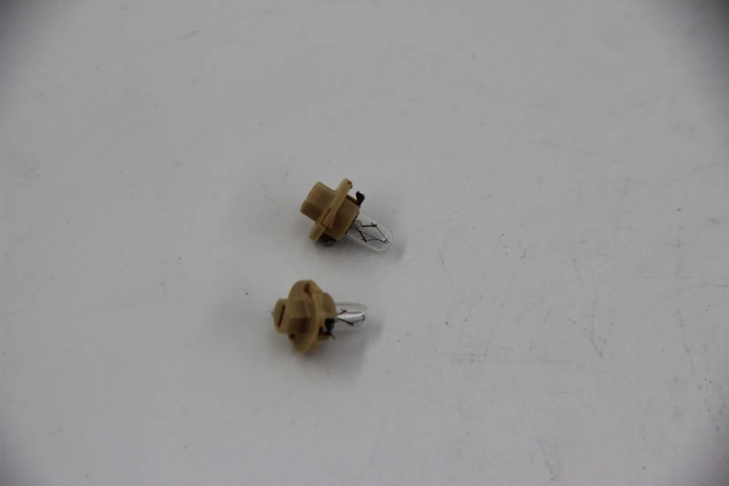 Original BMW E36 E34 E39 E32 E38 E31 E53 Glühlampe  12V 1,5W NOS 2Stk 6211139126