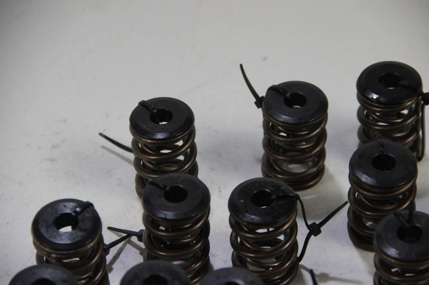 BMW E30 M3 S14 16x Ventilfeder mit verstärkten Federtellern oben 11341312704