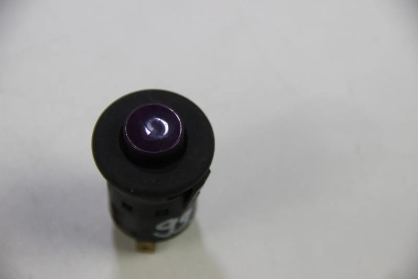 Original BMW E21 3er Schalter Knopf Switch  lila Taster violett 12675