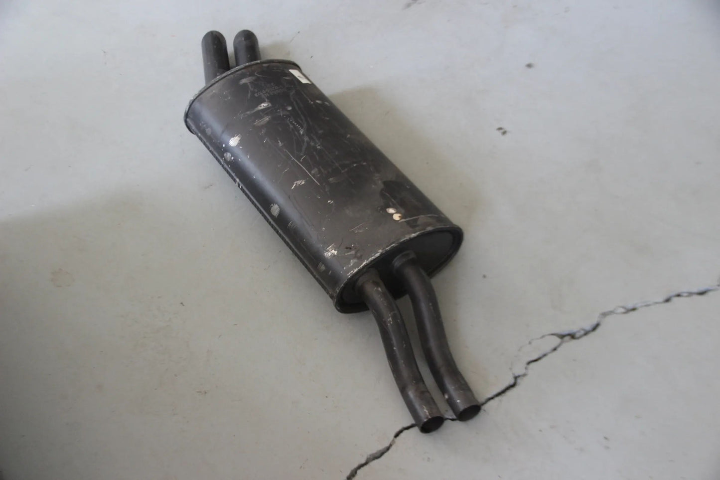 Original BMW 3er E30 2.5 Nachschalldämpfer NOS NLA 18121709374