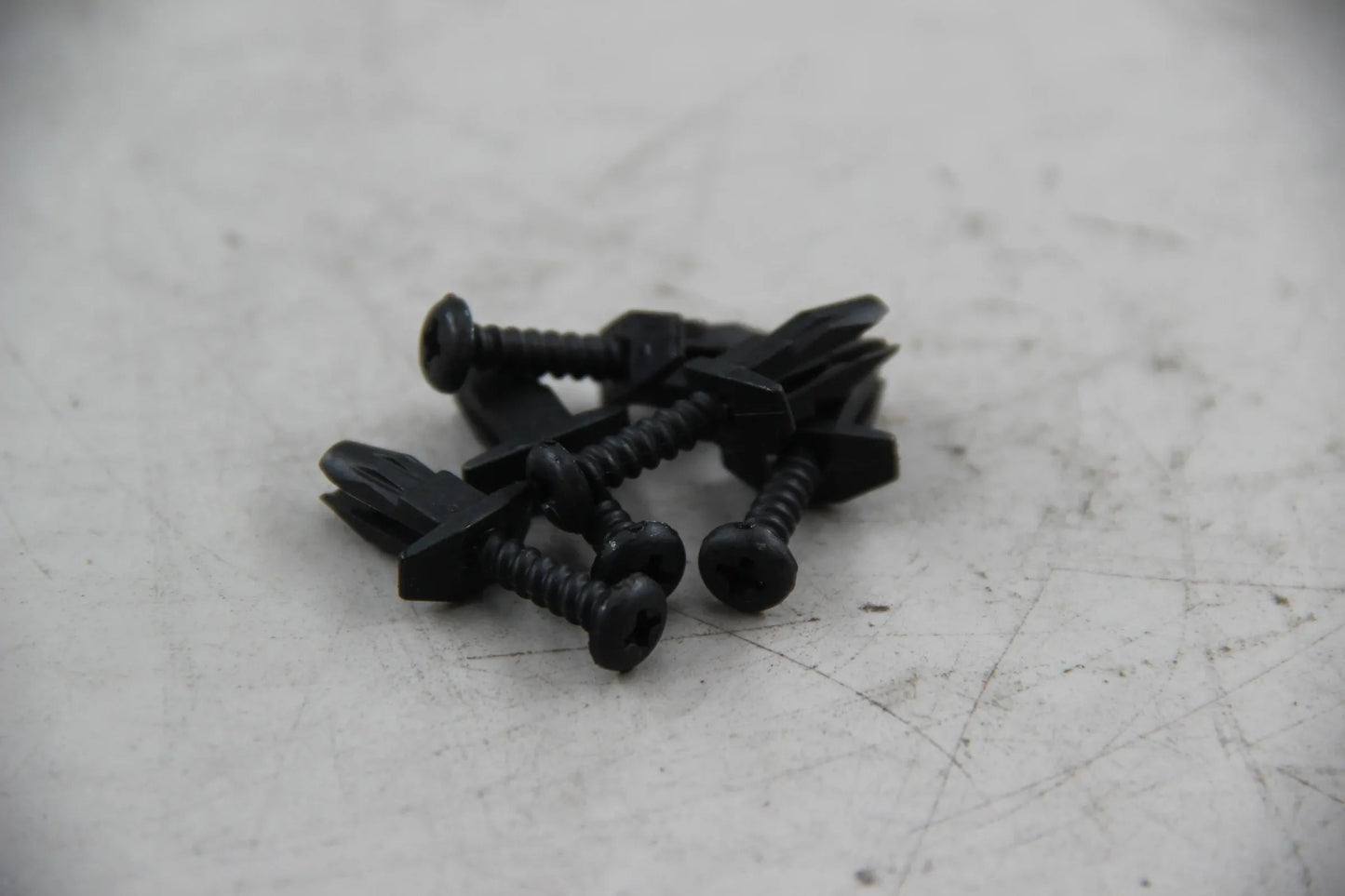 Original BMW E36 E28 E34 E39 E60 E63 E23 E32 E38 E65 E31 5x Klammer 51131885399
