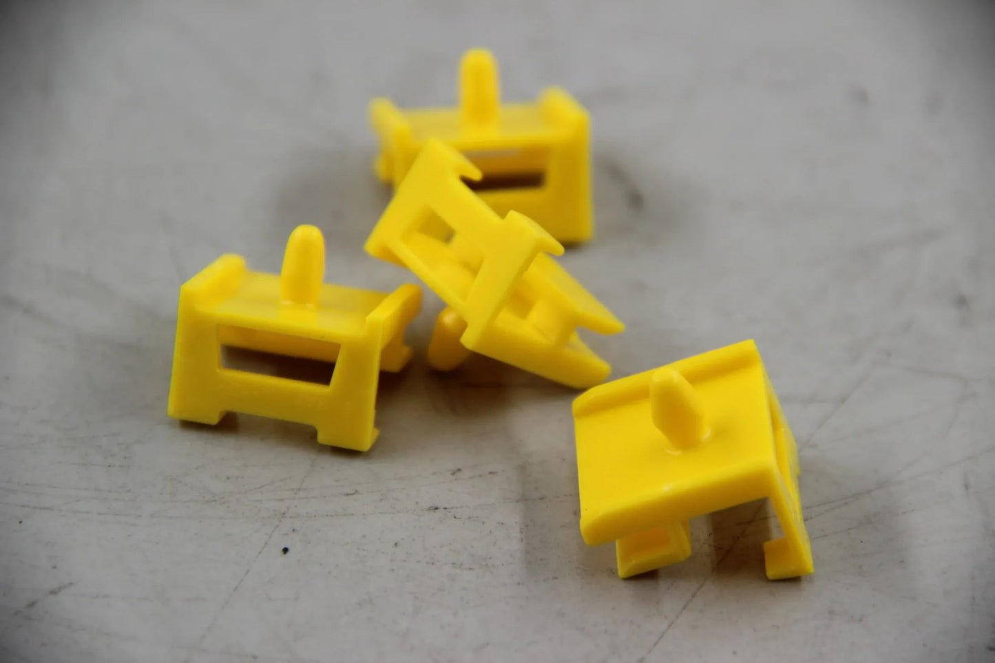 Original BMW E92 316i-335i M3 E93 E60 520i-550i E61 E63 E64 4x Clip 51717066220