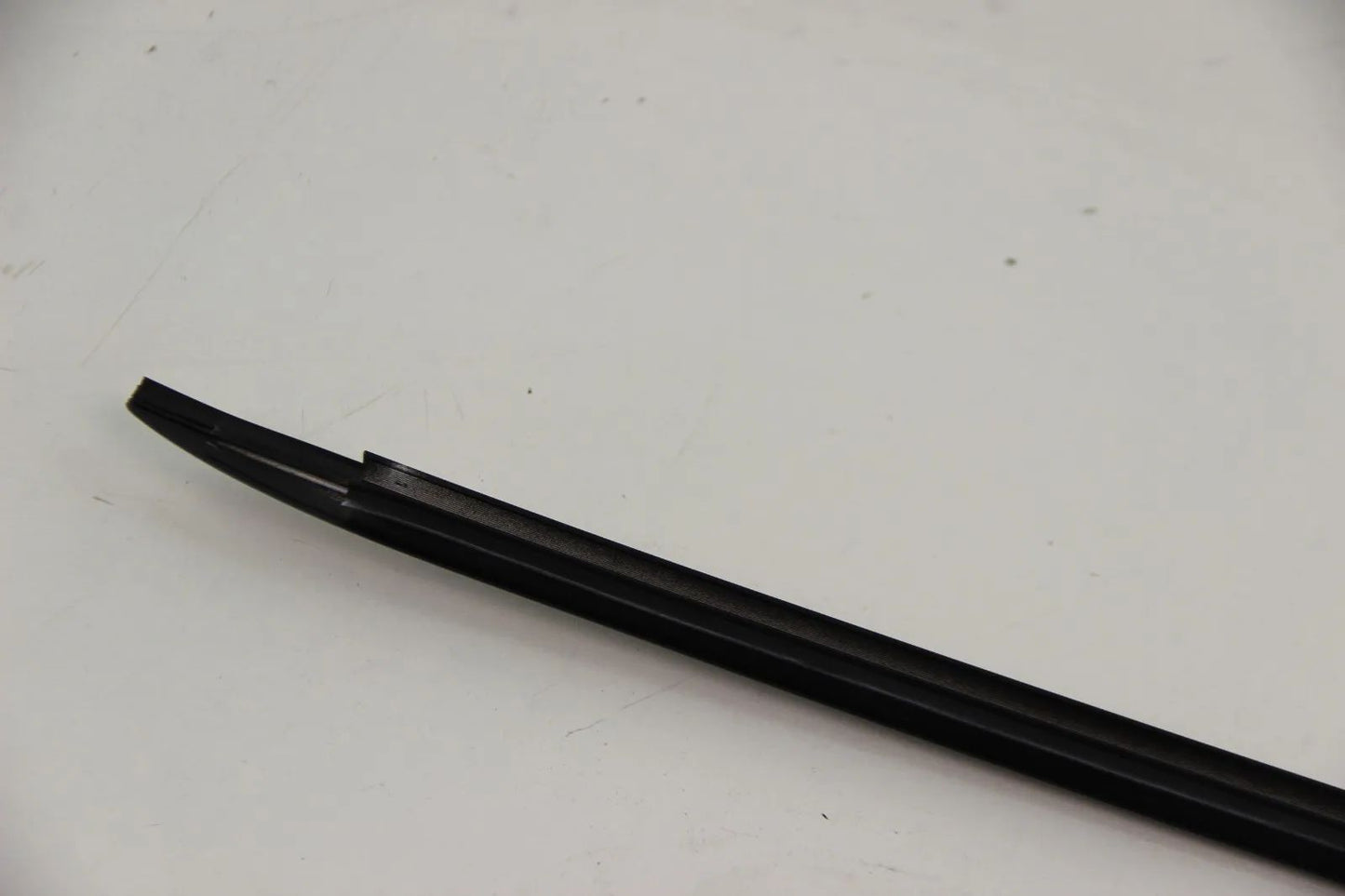 Original BMW E38 7er 728i-750i iL L7 725tds Wasserablauf rechts 51318125890