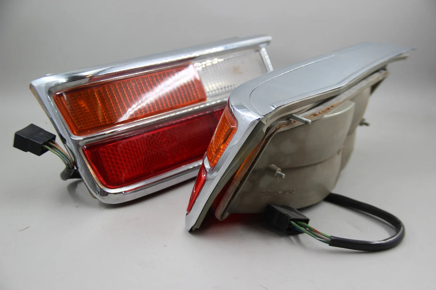 Original BMW NK 1800 2000 Rücklicht R + L chrom Komplett NOS NLA 8754115 8754116 / 24702 / 224701