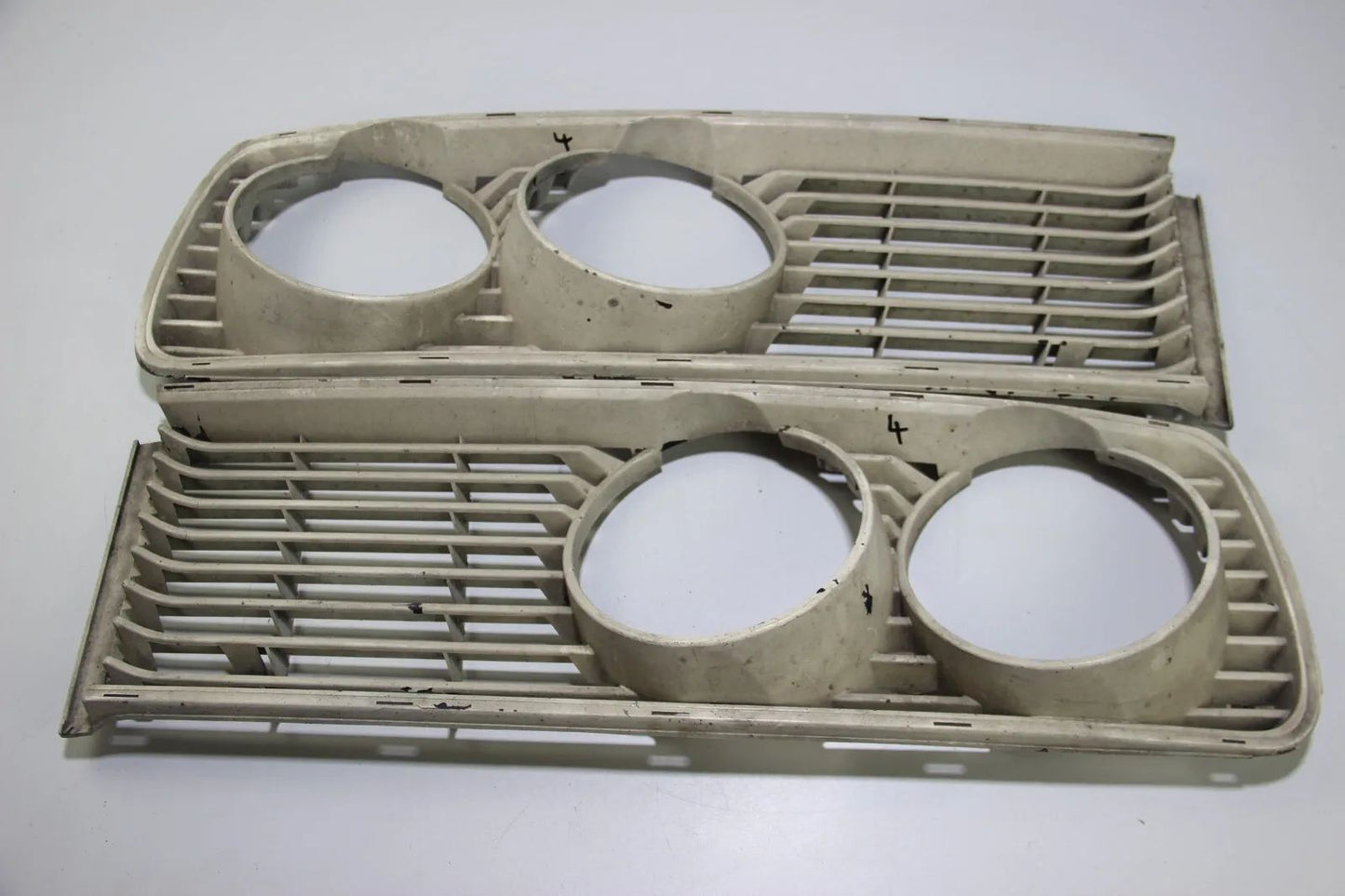 Original BMW E12 5er Zierleiste Scheinwerfer Rahmen Grille paar 1848113 1848114