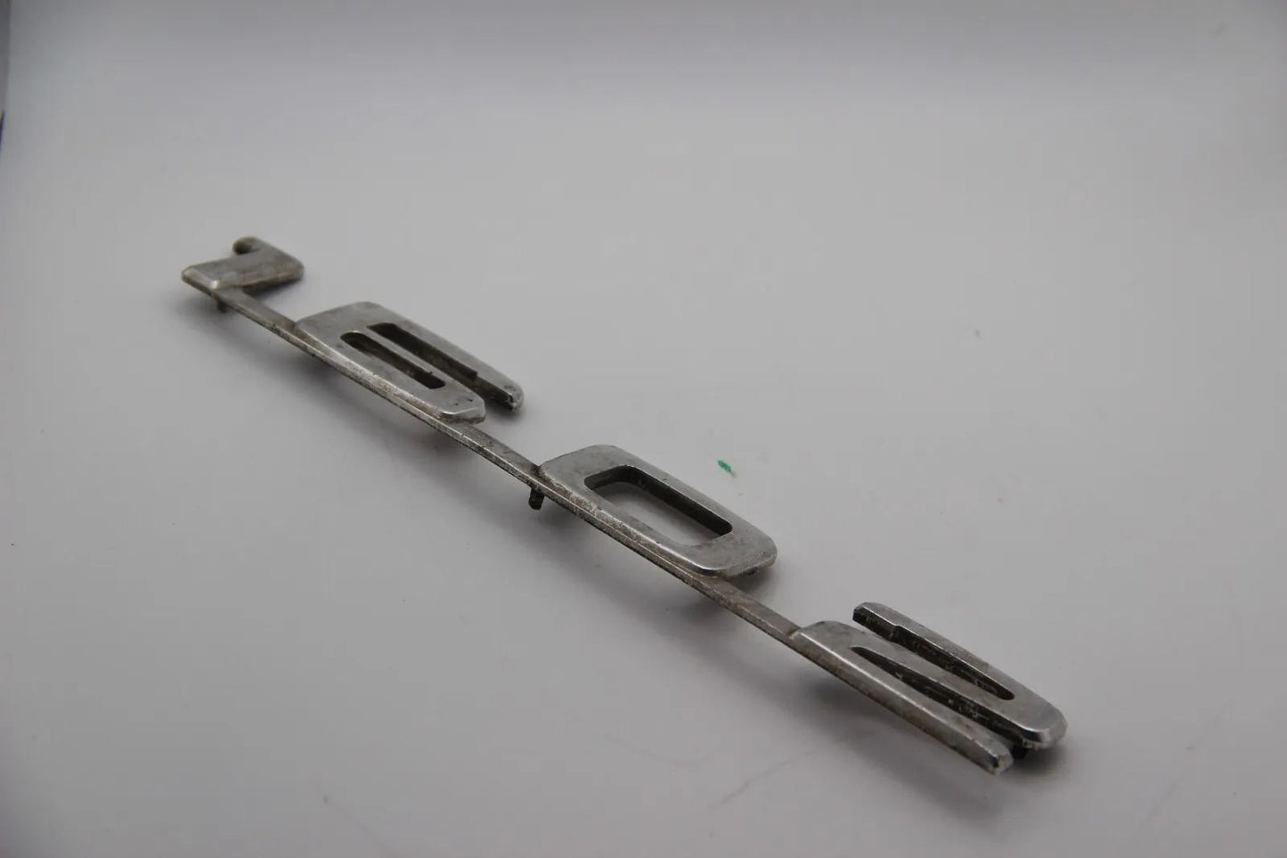 Original BMW E10 E6 1602 Modellbezeichnung Emblem Badge Schriftzug Typenschild