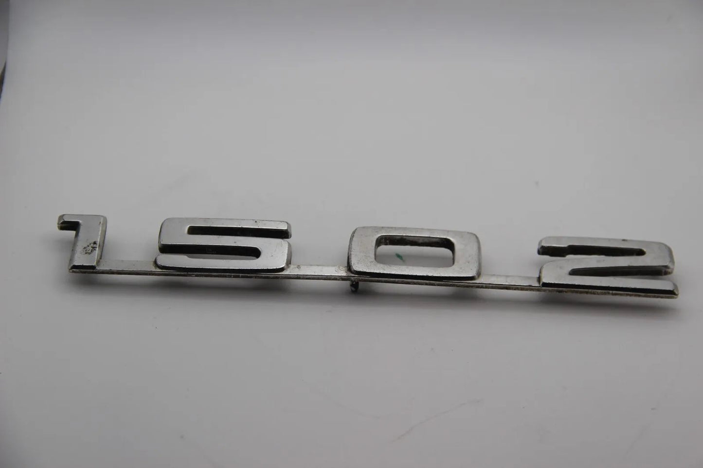 Original BMW E10 1502 Modellbezeichnung Emblem Badge Schriftzug Typenschild