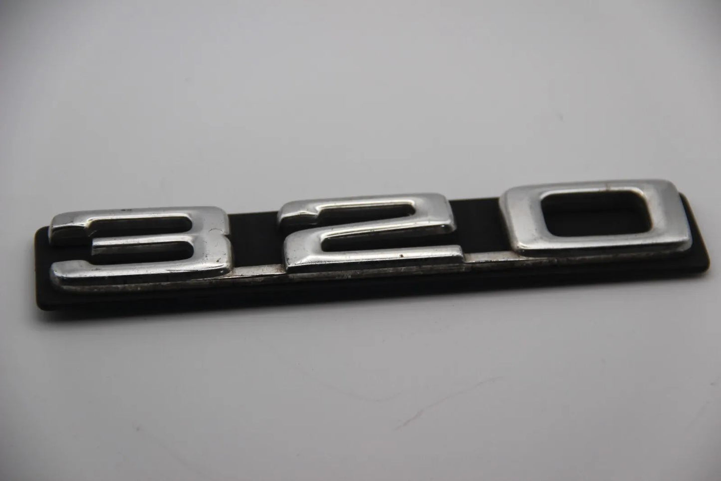 Original BMW E21 320  Modellbezeichnung Emblem Badge Schriftzug Typenschild