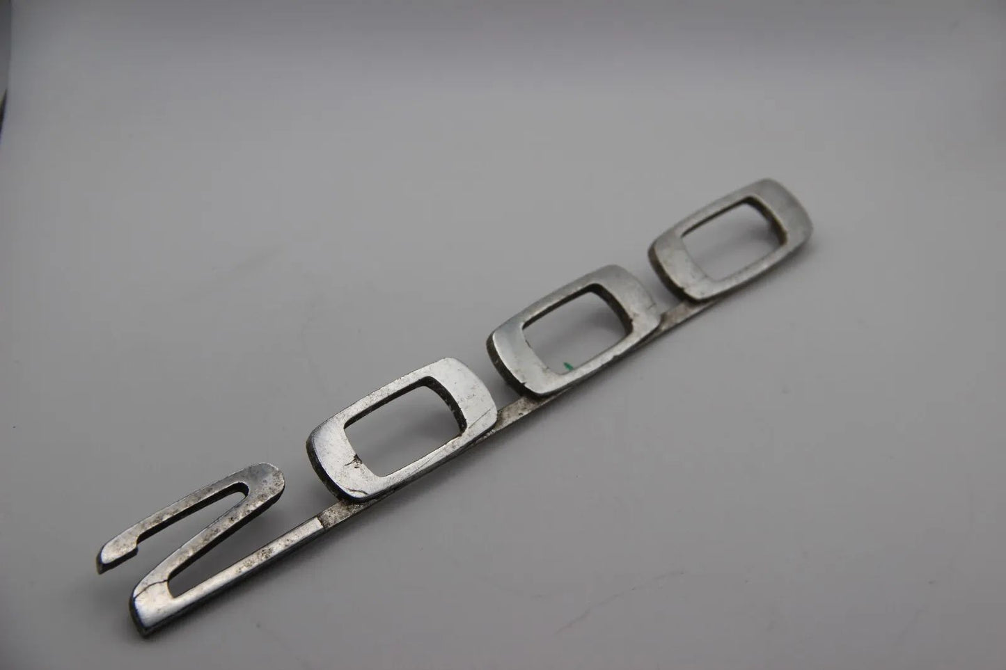 Original BMW Neue Klasse 2000 Modellbezeichnung Emblem Badge Schriftzug