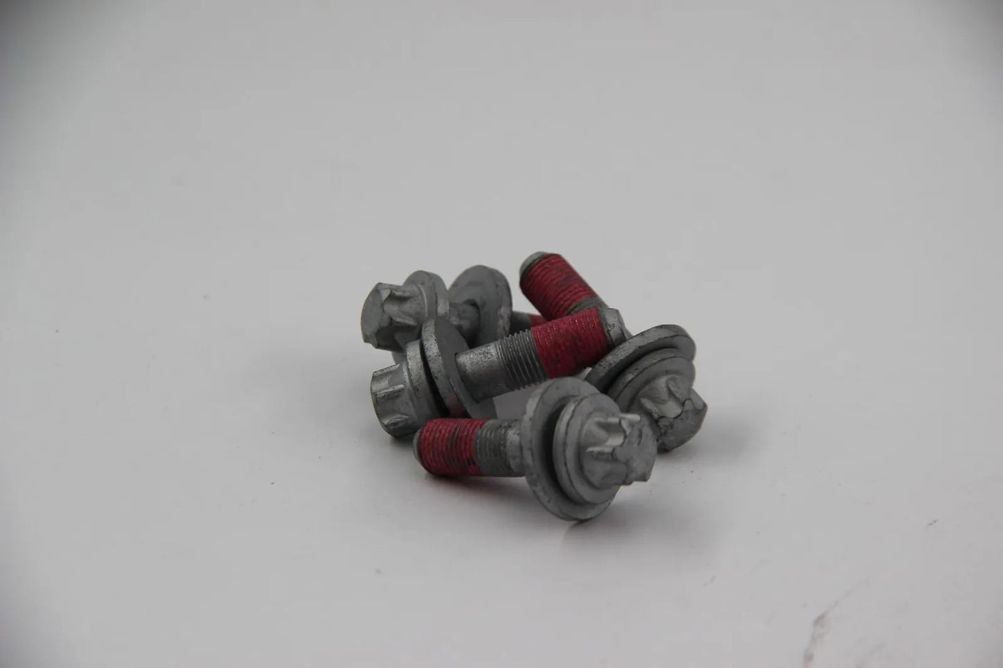 Original BMW E39 E60   Schraube Aussentorx Hinterachswelle 4Stk. 33326764563