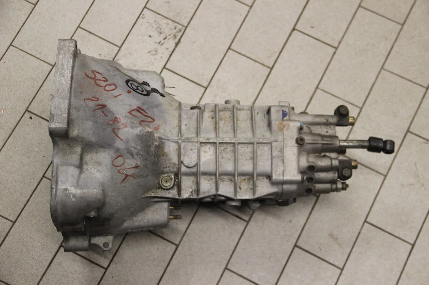 Original BMW Getriebe Getrag 242 E28 520i  242.0.0171.90 AX Gearbox OEM