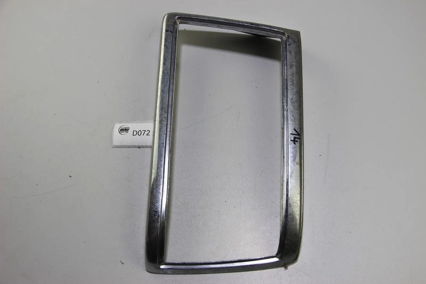 BMW E12 Heckleuchte Rücklicht Heckleuchte rechts chrom Rahmen taillight frame