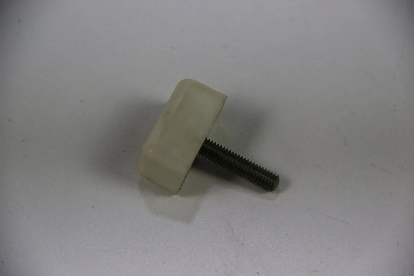 Original BMW E10 1502 1602 1802 2002 Kofferraum Stopper links rechts 02