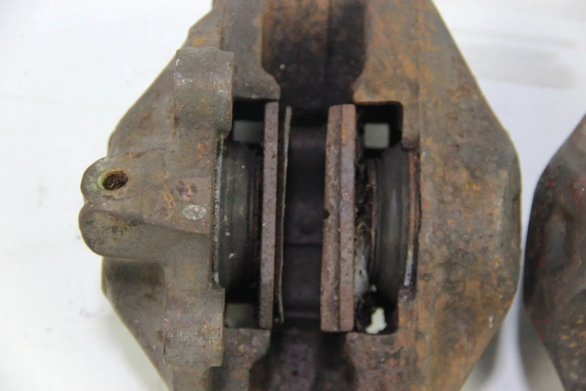 BMW E10 Neue Klasse Bremssattel vorne links rechts 34111104273 34111101843 OEM