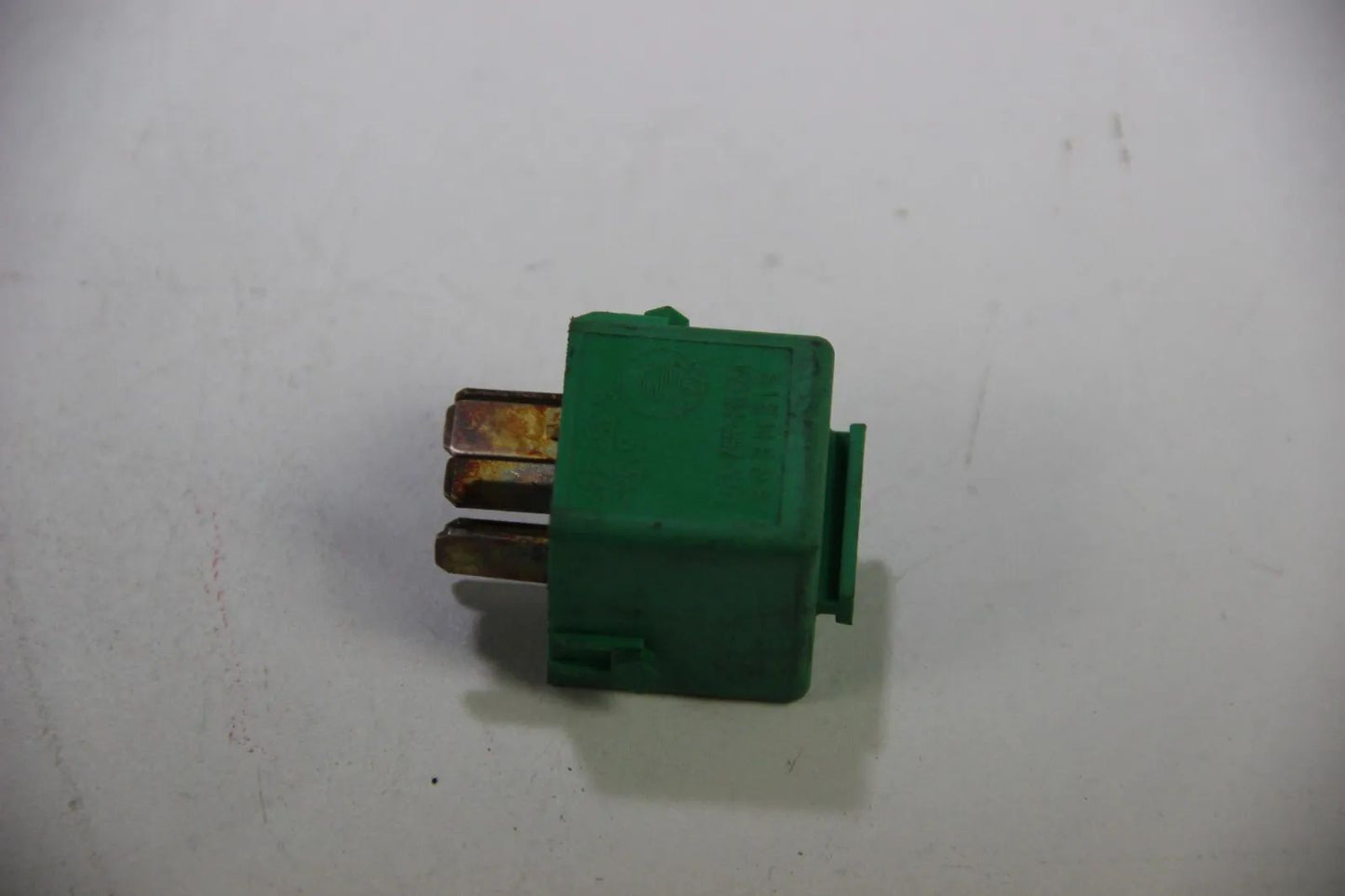 Original BMW E21 E30 E36 E12  Relais Doppelschliesser minzgrün 61368353447