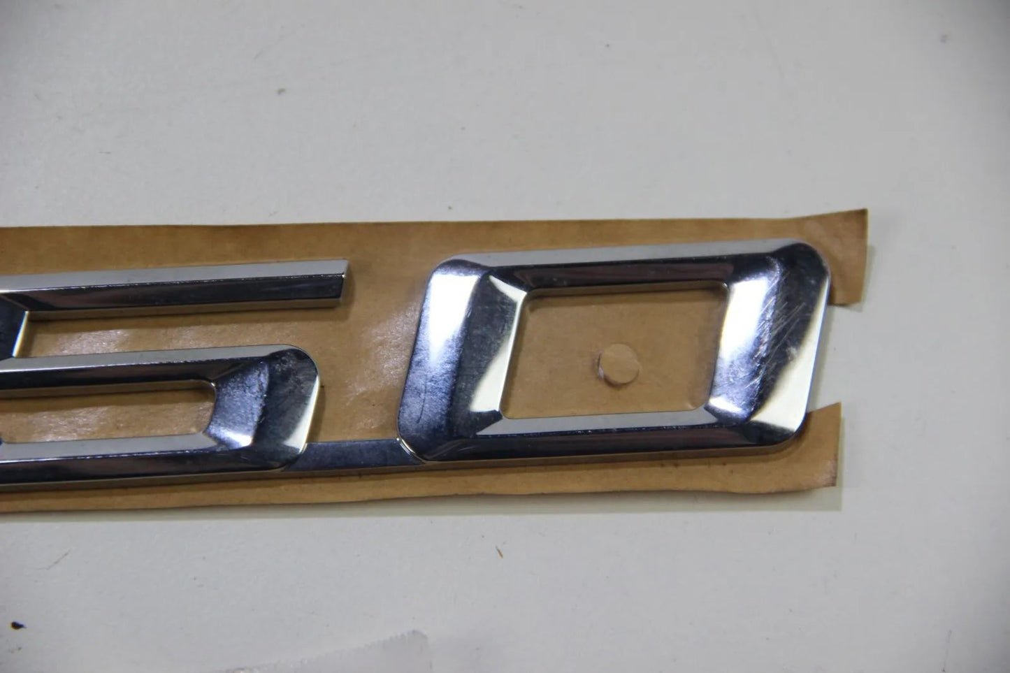 NEU BMW Original E32 E38 Emblem "750" 51148136272 Modellbezeichnung Badge V12