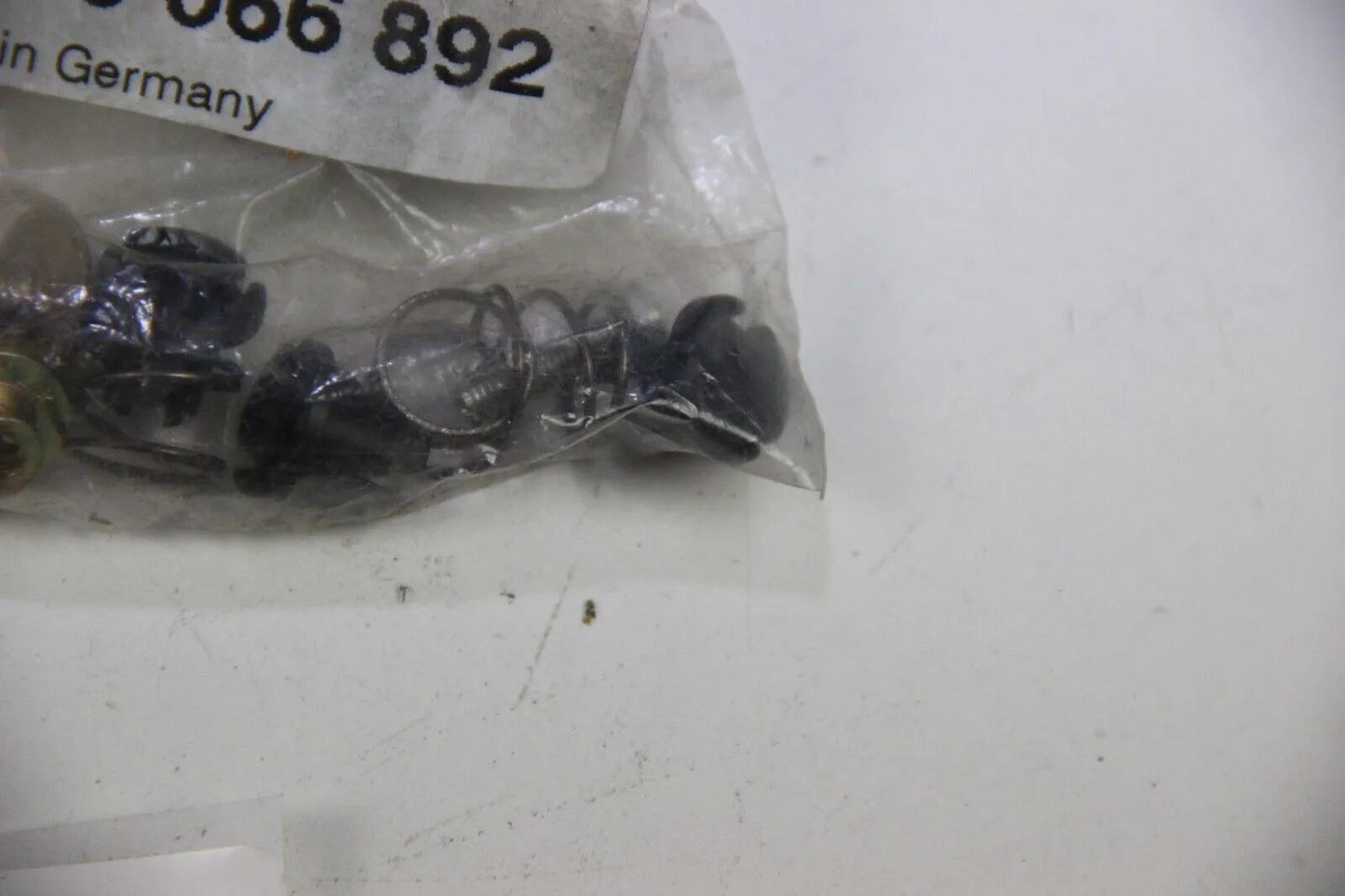 NEU BMW Original E36 E34 E32 1 Satz Befestigungsteile 323449066892