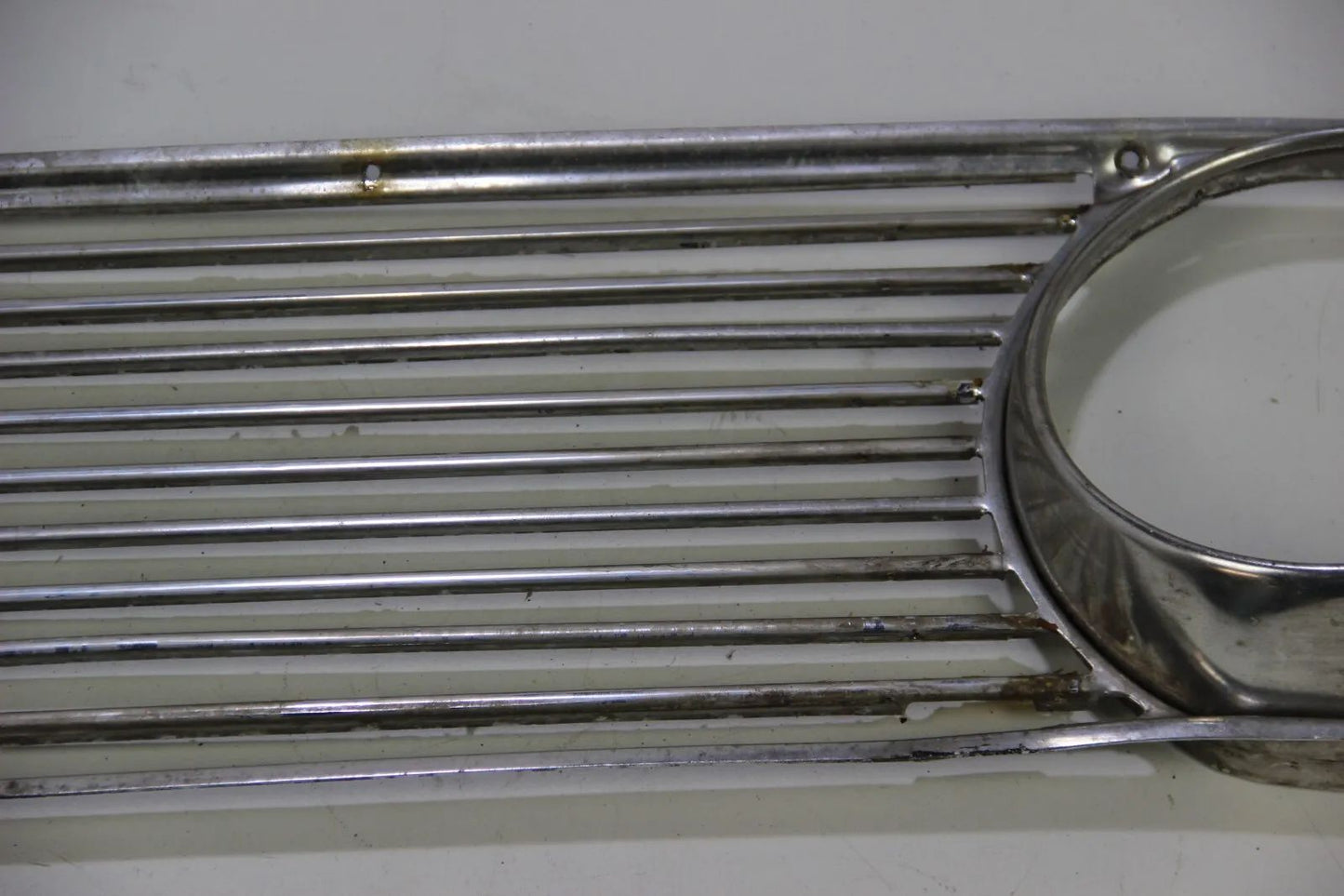 BMW E10 1502 1602 1802 2002  Ziergitter vorne Chrom Links Zierleiste OEM