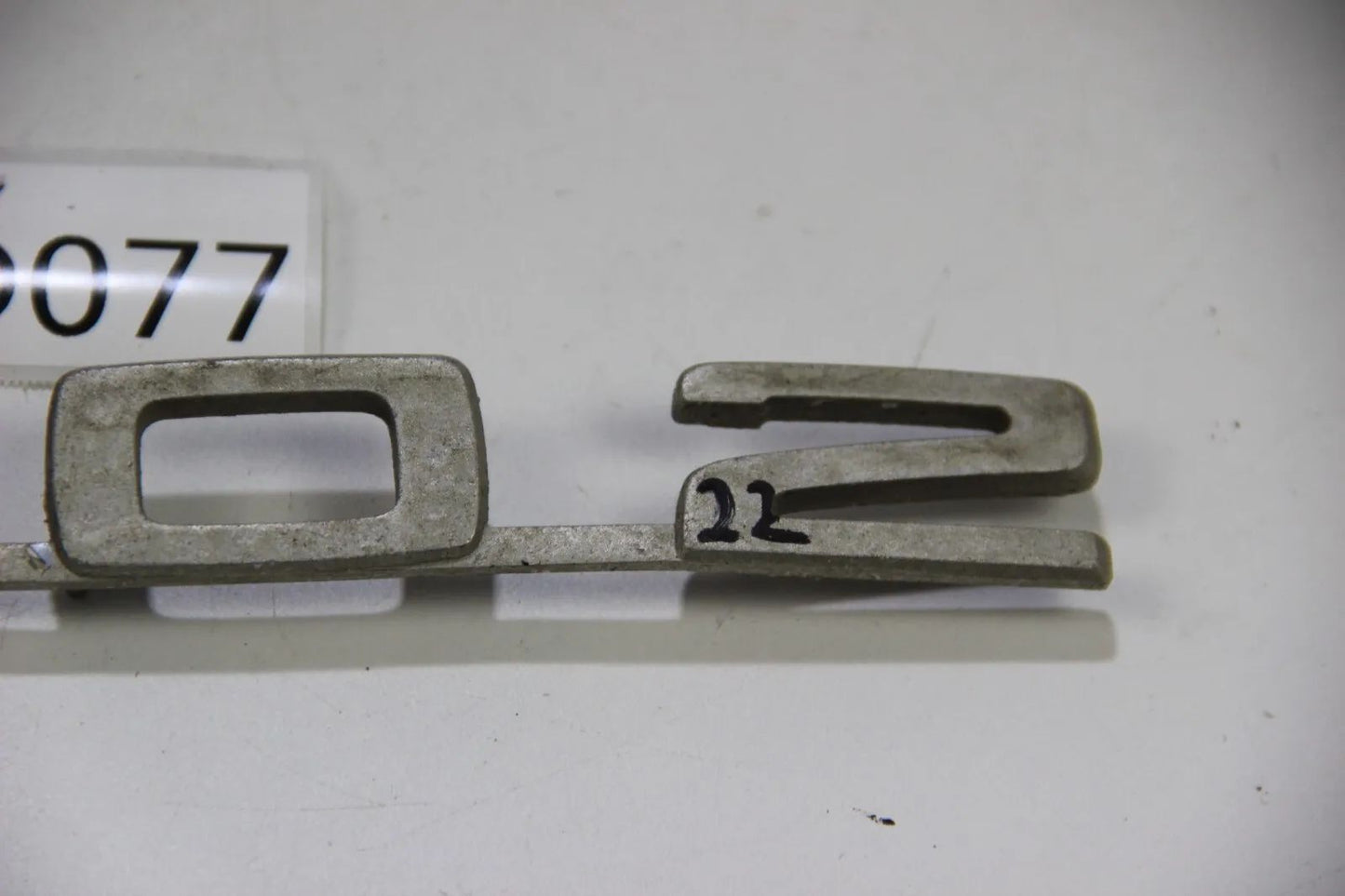 Original BMW E10 Modellbezeichnung Schriftzug Badge 1502 Kofferraumklappe