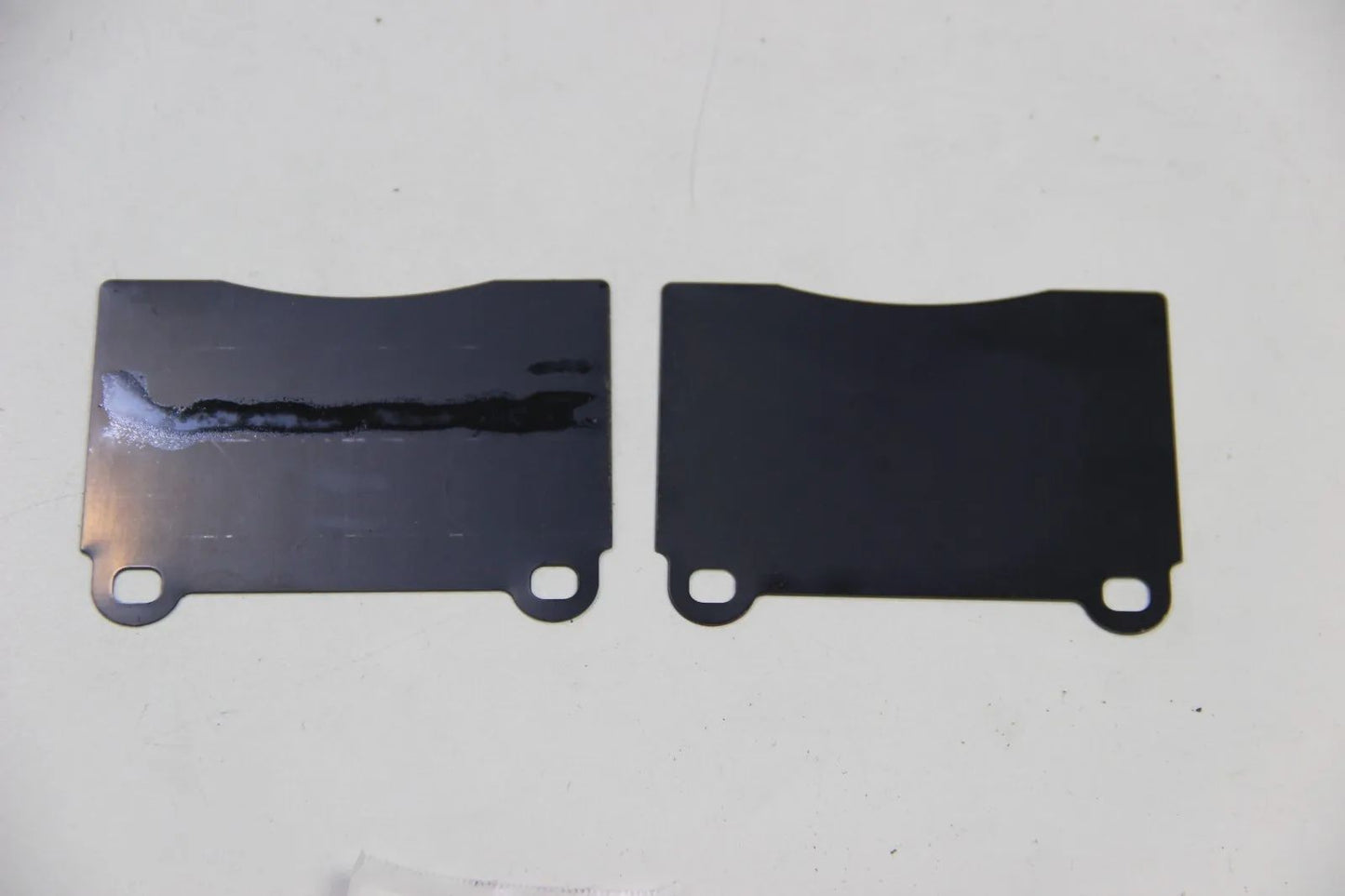 NEU Original BMW E10 E3 E12 E24 E23 Schutzblech Bremsbelag 34111116005 L+R