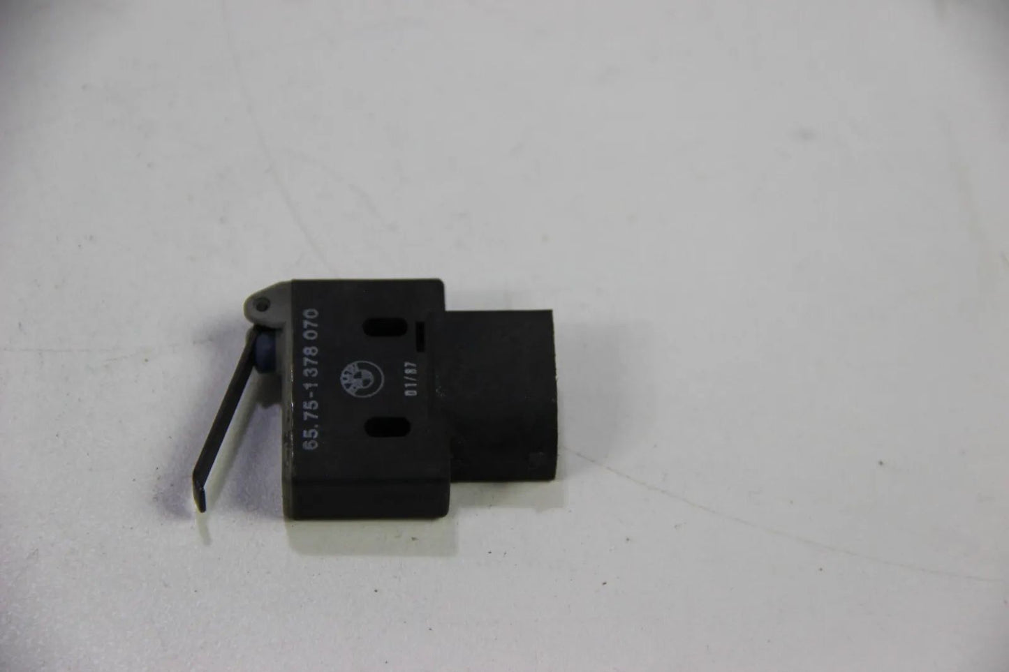 Original BMW E30 318i 320i 325i M3 E32 7er Mikroschalter Switch 65751378070
