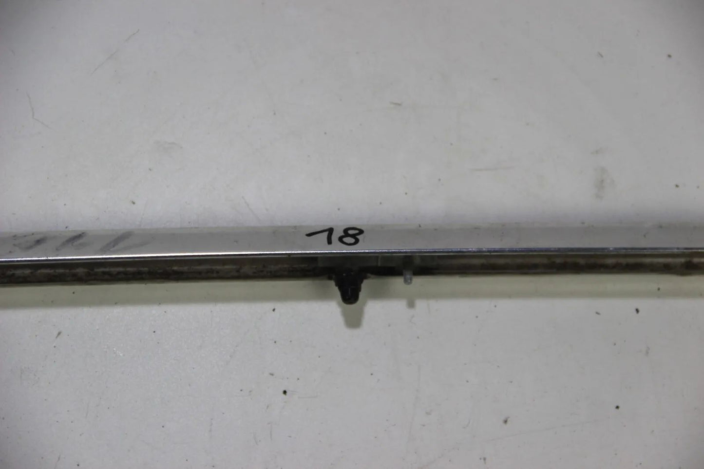 BMW E10 1502-1802 2002  bis 71' Chrom Leiste Abschlussblech hinten Rundleuchter