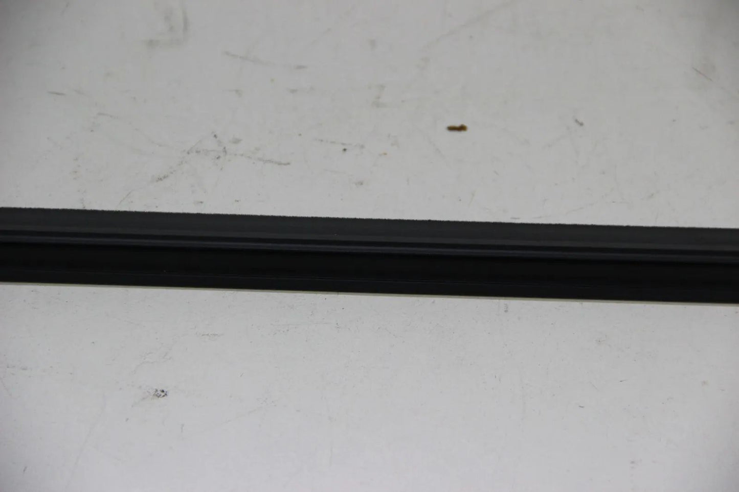 Original BMW E30 316i-325i M3 Fensterschachtabdichtung aussen links 51211913055