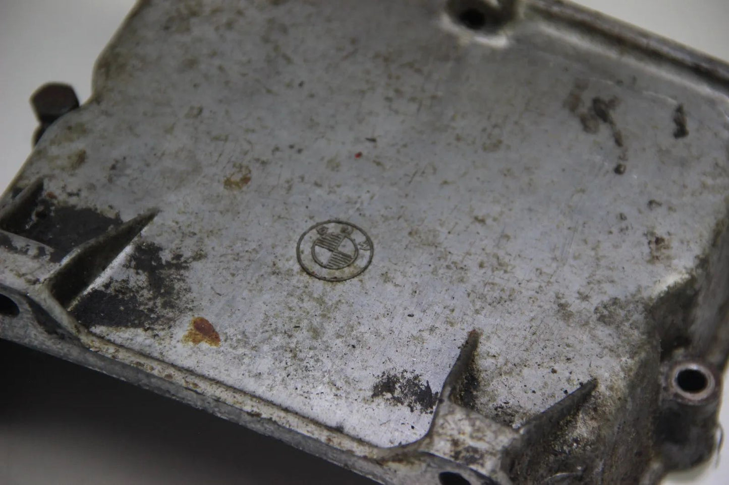 BMW E12 E21 E30 E28 Motorabdeckung M10 Kettenkasten 22511502152809