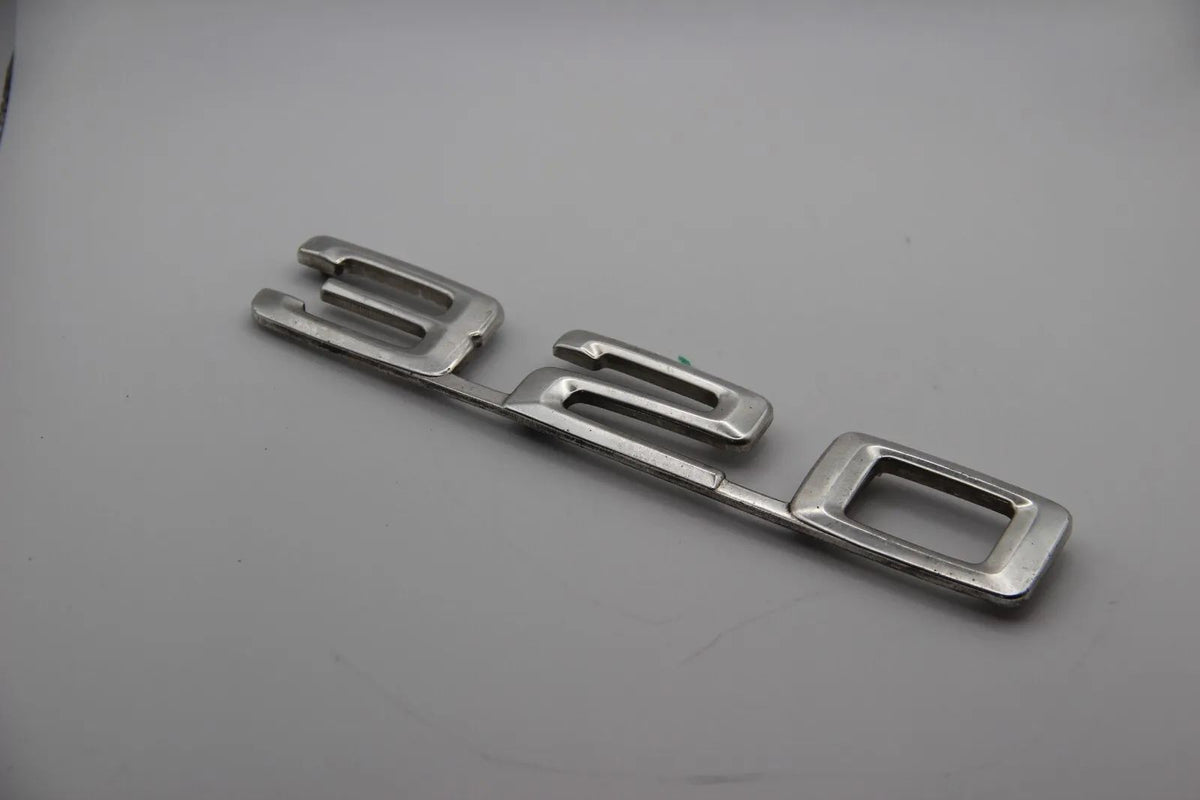 Original BMW E2 320 Modellbezeichnung Emblem Badge Schriftzug 51141869972
