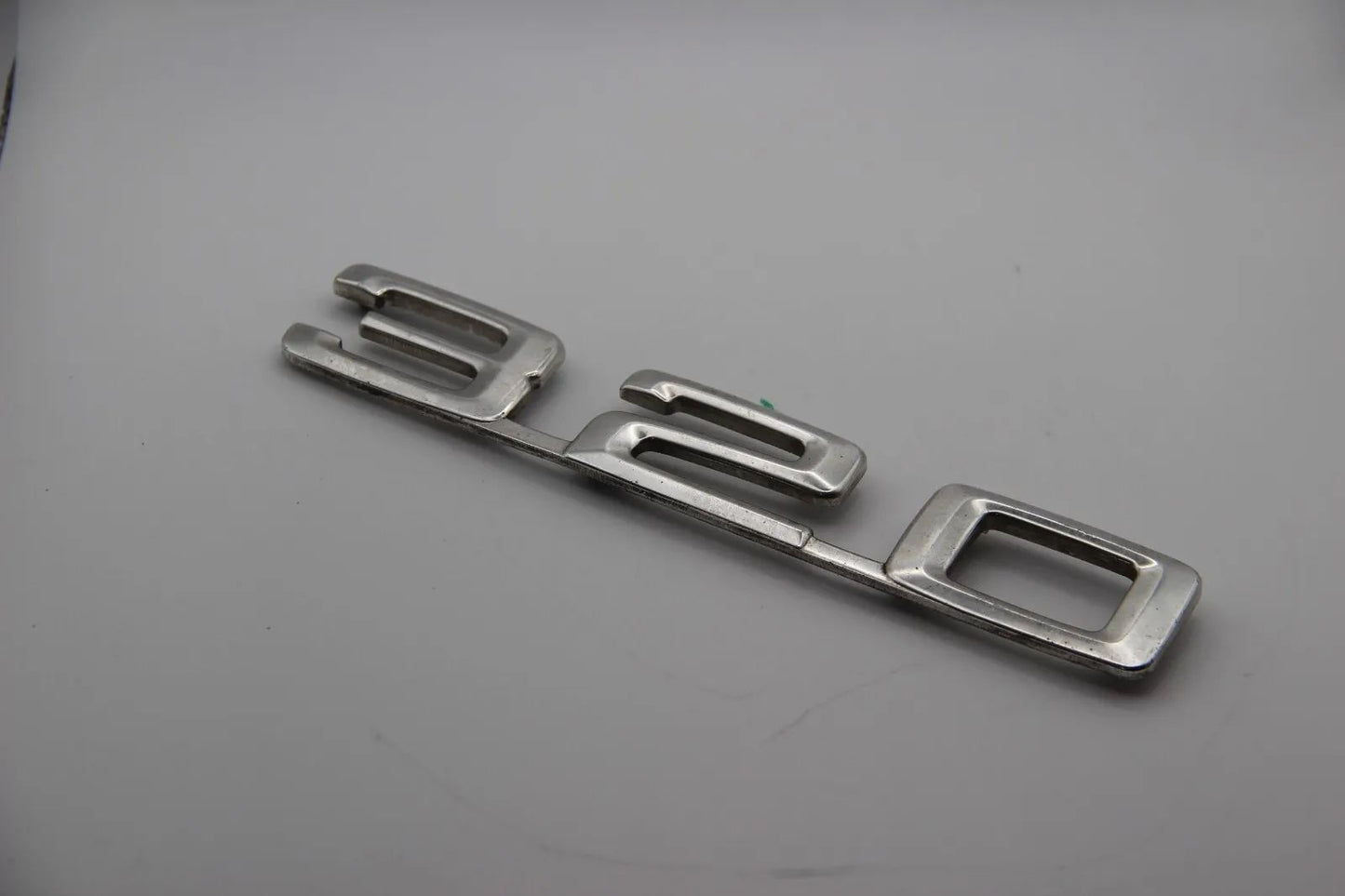 Original BMW E2 320 Modellbezeichnung Emblem Badge Schriftzug 51141869972