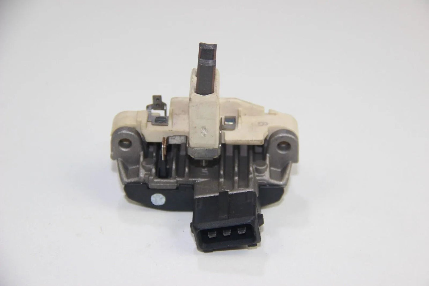 NEU NEW BMW 12311713 BOSCH 1 197 311 545 Lichtmaschinenregler Alternator