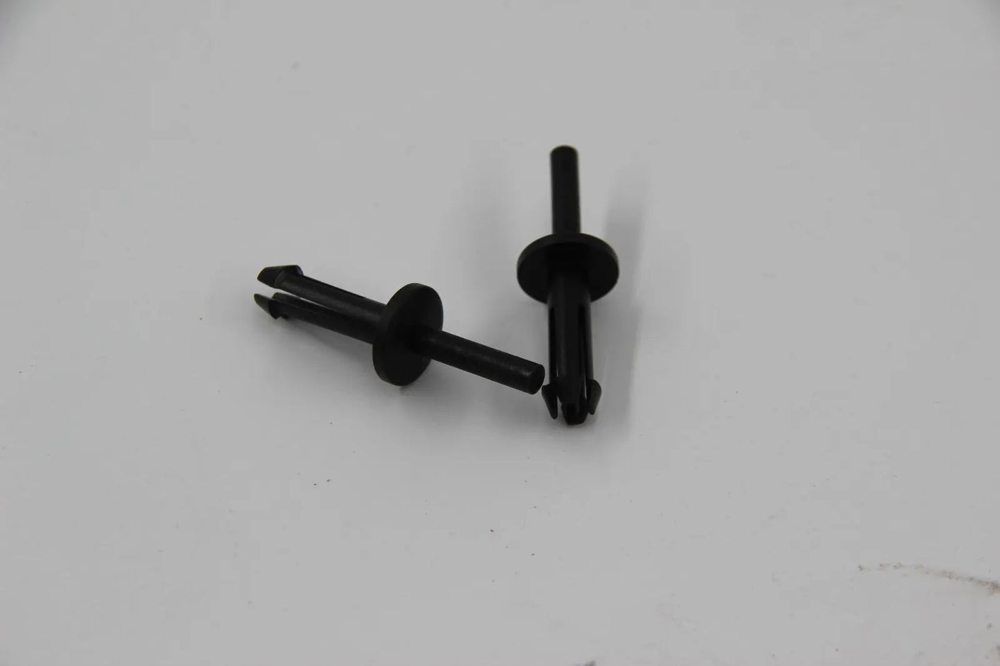 Original BMW E30 E34 Spreizniet Ansauggeräsuchdämpfer 2 Stk. 13711721597