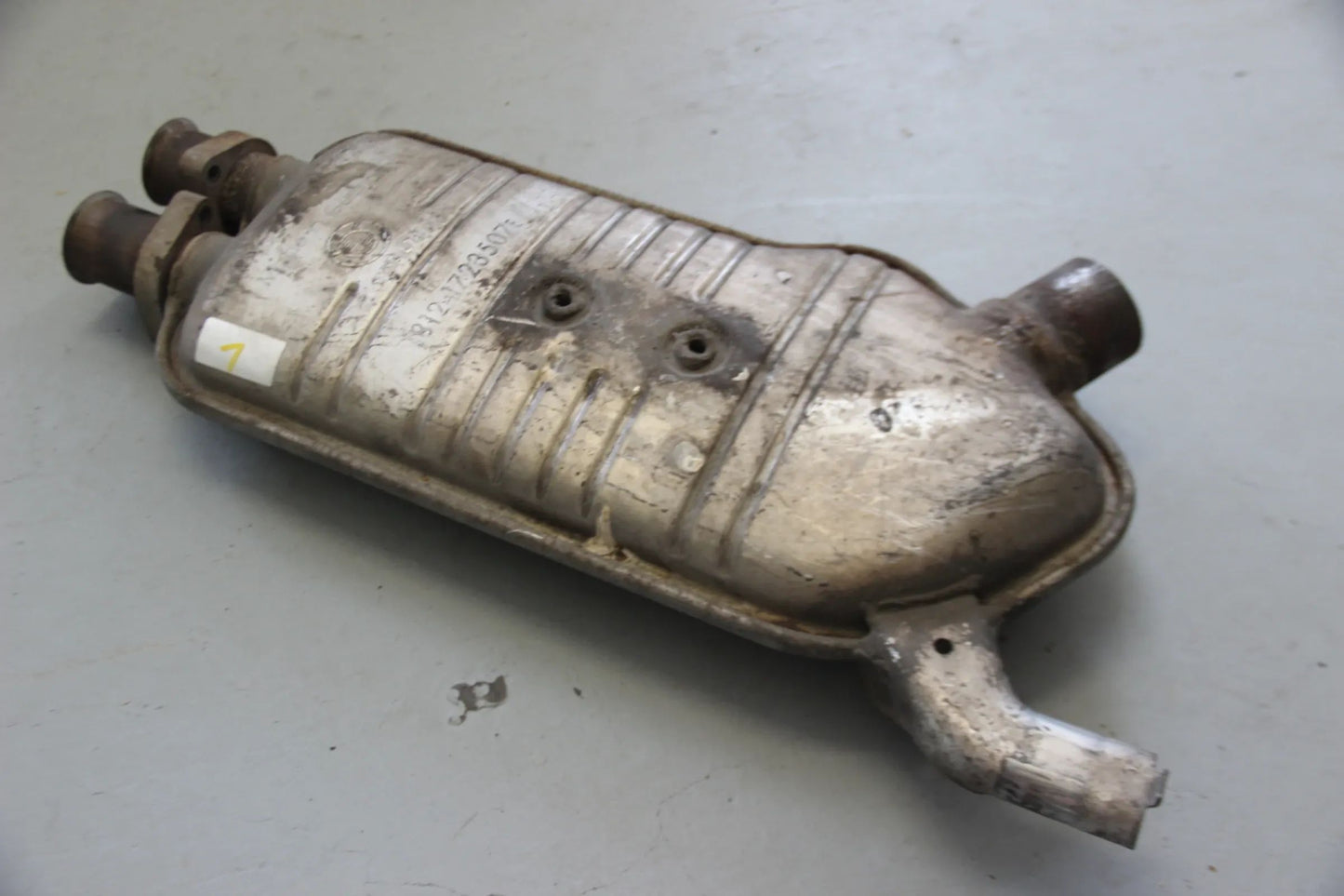 Original BMW E34 520i M50 Limousine Touring Mittelschalldämpfer 18121723507