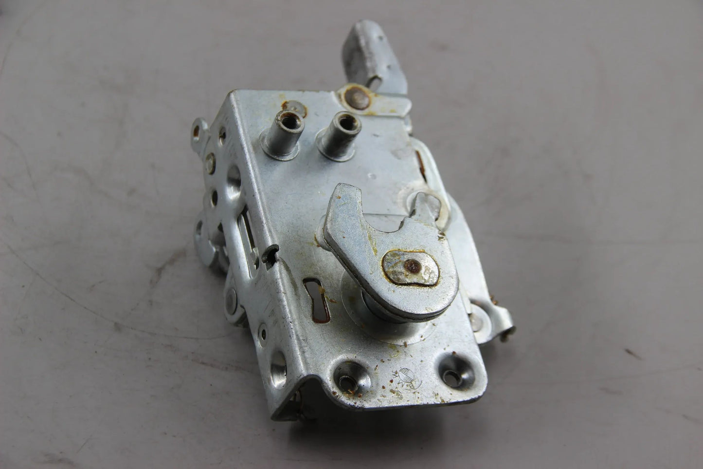 Original BMW E12 518 520 525 528 520i 530i Schloss vorne rechts 51211823602