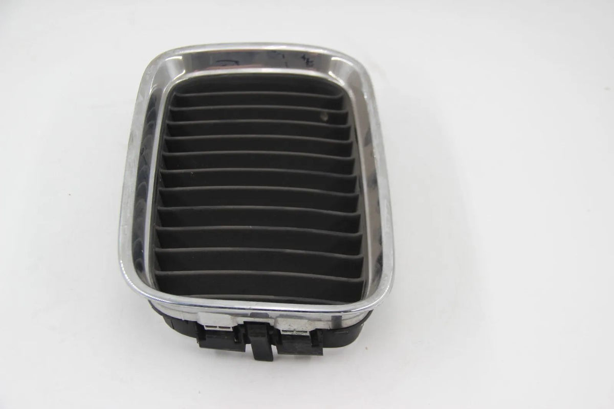 Original BMW E36 3er 316i-328i Ziergitter Niere Vorne Links Chrom 51138122237