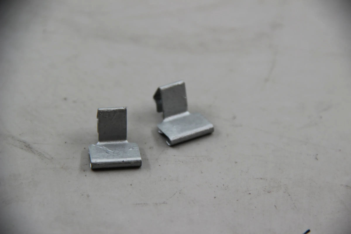 Original BMW E60 525d 530d 530xd 535d E61 525d 530d E83 2x Clip 12517799868