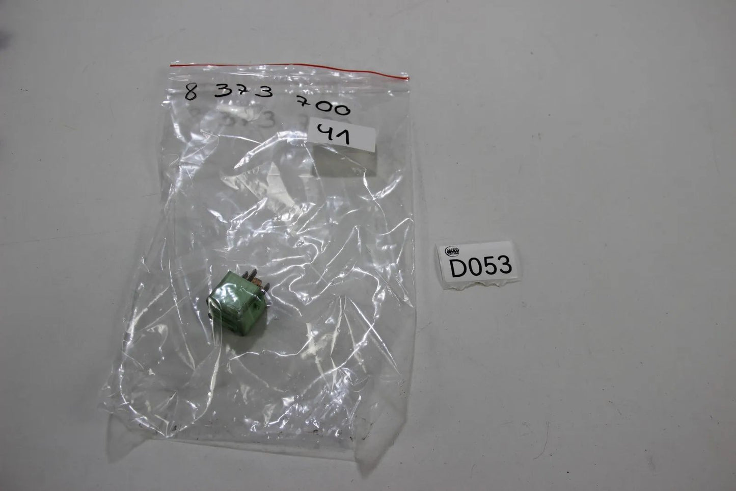 Original BMW CMSP E3 E9 E30 E36 E46 Relais Schliesser weissgrün  61368373700