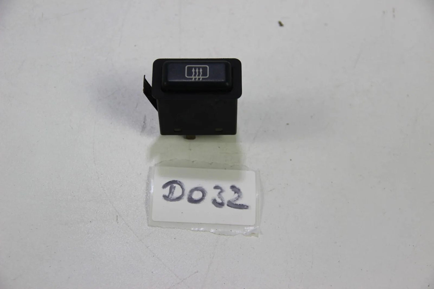 Original BMW E30 3er 316i-325i M3 Beheizte Heckscheibe Schalter Switch