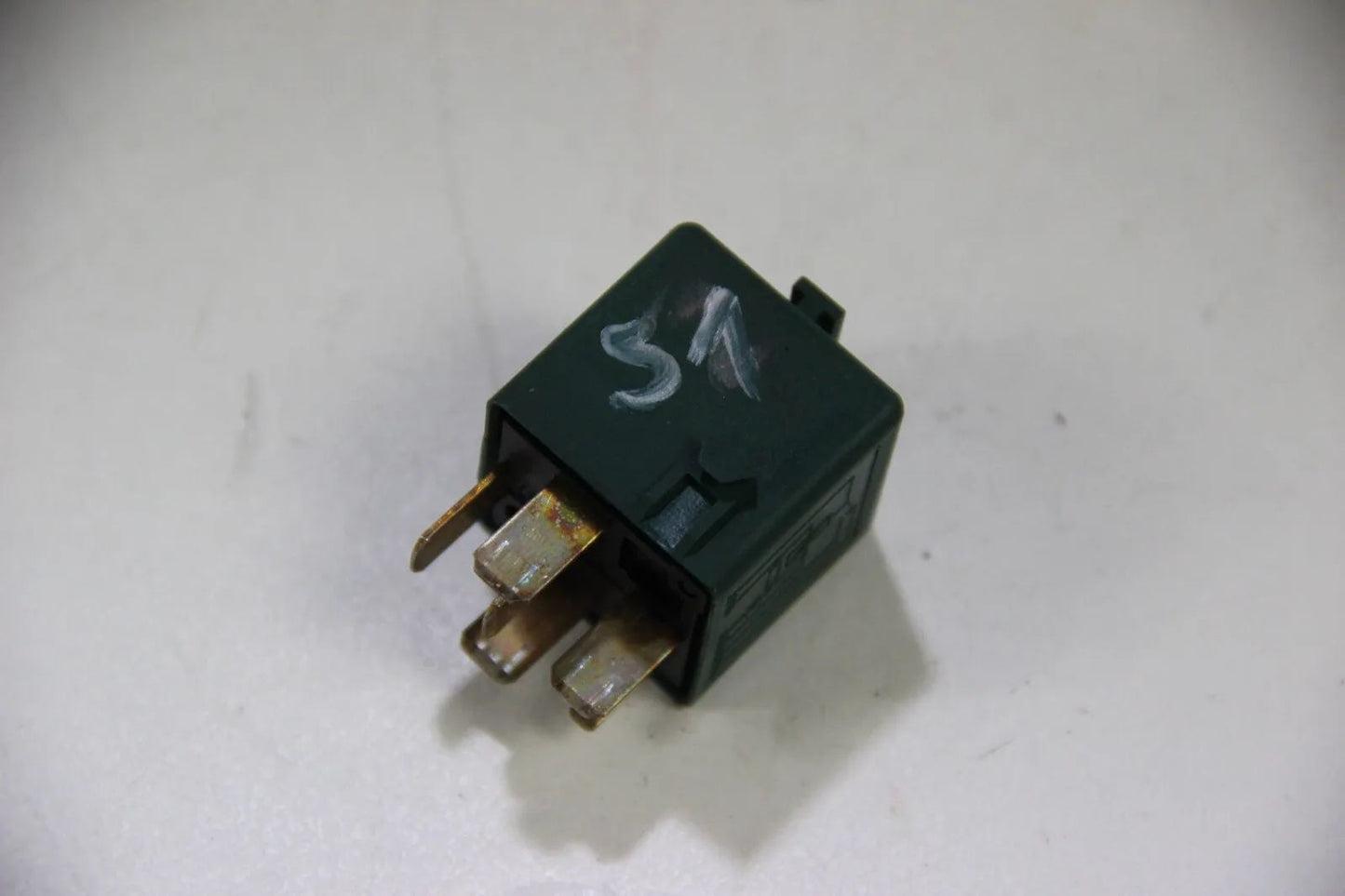 BMW E36 E46 E34 E32 E38 E31 Relais Relay Wechsler kieferngrün  61358350566