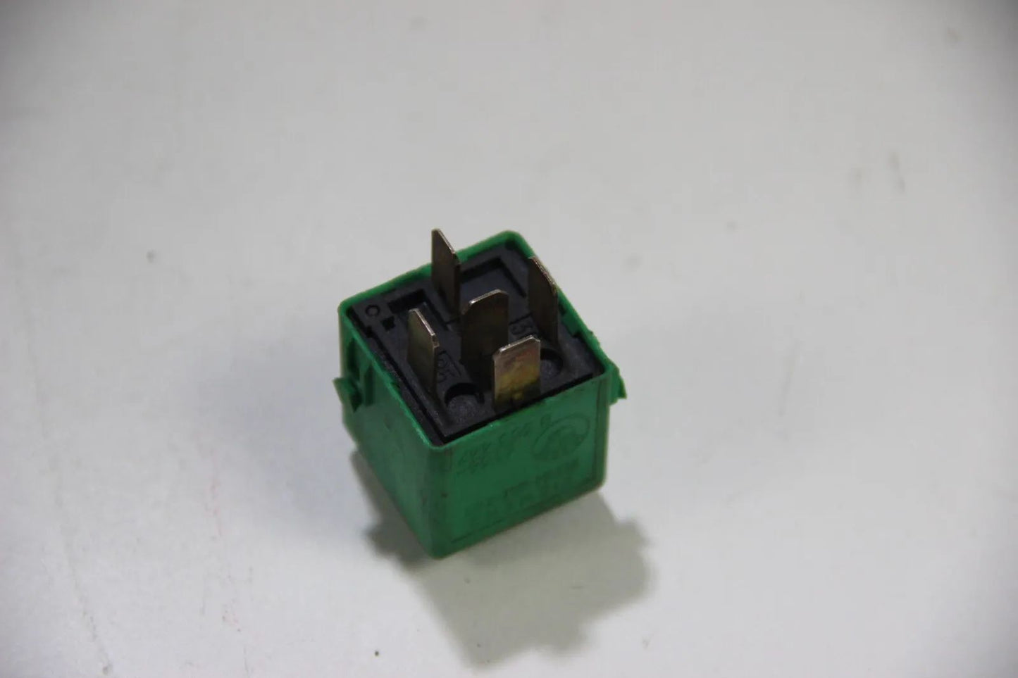 Original BMW E21 E30 E36 E12  Relais Doppelschliesser minzgrün 61368353447